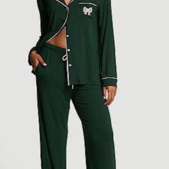 Victoria's Secret Dark Green Pajama Set with White Trim - Picture 6 of 6